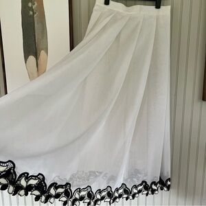Vintage Saks White Linen Full Skirt with Embroidered Hemline